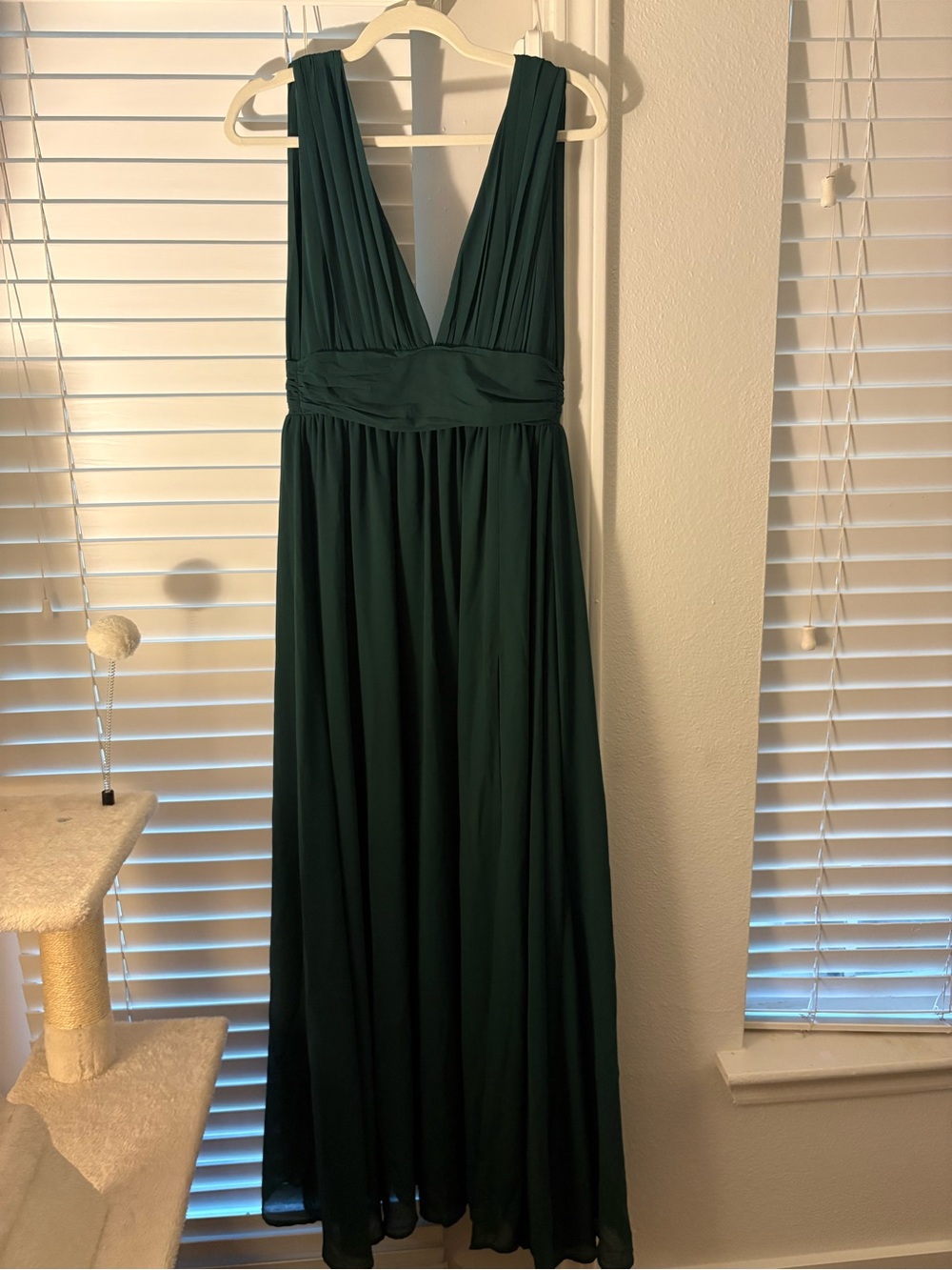 Lulu's Deep Emerald V-Neck Maxi Dress